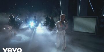 P!nk – "What About Us", "Raise Your Glass", & More! (2017 MTV VMAs)