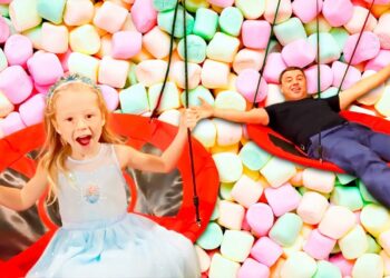 Nastya dan ayah bersenang-senang di taman, seri Fun kids