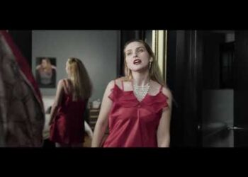 DK Robin ft Rose Salamone – I'm Not A Machine – HipHop Music Video