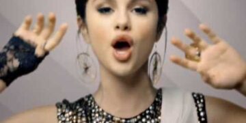 Selena Gomez – Naturally – Kiss and Tell