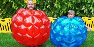 Diana and Roma play Outdoor Games and have fun with Dad