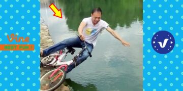 New Funny Videos 2020 ● People doing stupid things P139