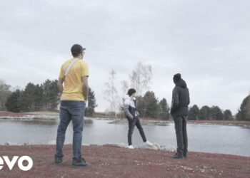 34A – Avec un autre (Clip officiel)