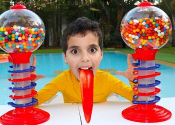 Gumball Machine! kids pretend play, funny videos for kids