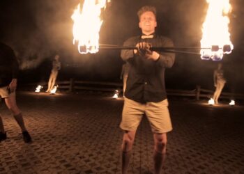 Liepsnose- Papaoutai // Aflames – Papaoutai