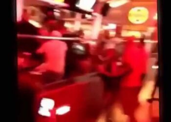 Floyd mayweather vs T.I video officiel de la bagarre + gimmick booska p