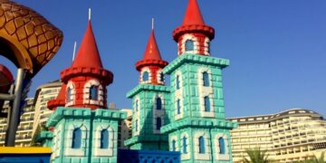 Gertit plays in Giant WaTer Slide Summertime Kids Video Family Fun in Summer Holidays