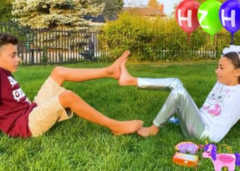 Heidi and Zidane pretend play fun adventure stories with dolls!