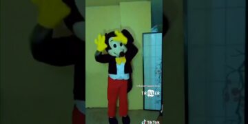 Eazy by  @chanelwestcoast @anayalovenote @salmaslims