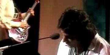 Queen – Good Old Fashioned Lover Boy (Top Of The Pops, 1977)