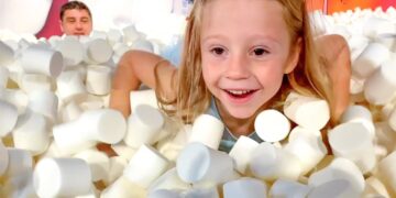 Nastya and dad have fun in the playgrounds
