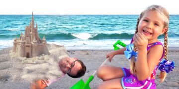 Diana and Roma have fun on the Beach with Daddy