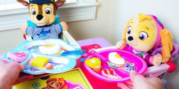 ?Paw Patrol's Skye and Chase's fun day at the Playground No Bullying at School Baby Pups Videos!