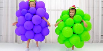 Vlad and Nikita make toys from balloons and have fun with mom