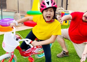 Jannie Pretend Play Learning How to Ride a Bike | Fun Kids Outdoor Adventures