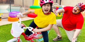 Jannie Pretend Play Learning How to Ride a Bike | Fun Kids Outdoor Adventures